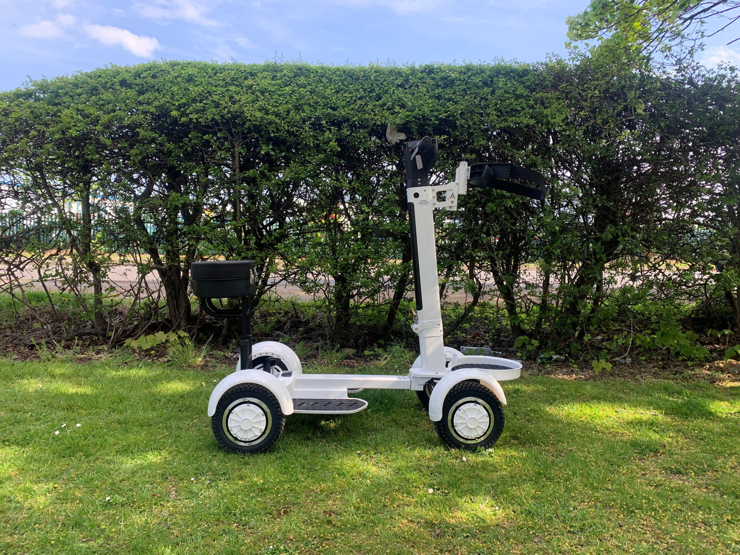 Electric Golf Kaddi - 4 Wheel Golf Personal Transporter